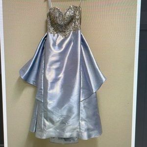 Unused Beautiful Graduation or Bridesmaid dress by MacDuggal size 10